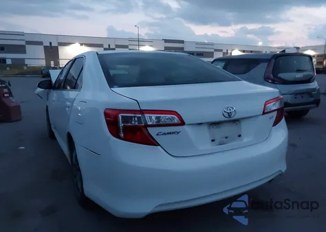 2014 Toyota Camry Le z USA, uszkodzony, nr VIN 4T1BF1FK2EU405682